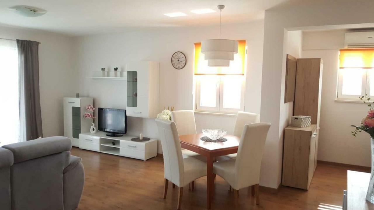 Cozy Apartment With Sea View Kaštela Εξωτερικό φωτογραφία